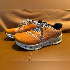 On Cloud Running Shoes M7.5/W9.5